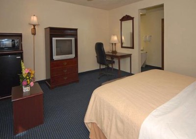 Quality Inn & Suites - Enjoy In-room Movies On Demand And 77 Cable Channels