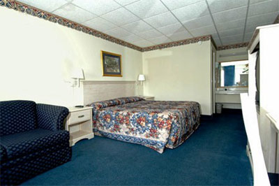 Country Hearth Inn & Suites & Confrence Center - 