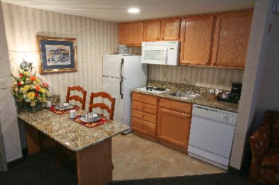 Hampton Inn & Suites Country Club Plaza - Deluxe Full Suite