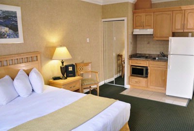 Quality Inn Downtown Victoria - Standard Guest Room