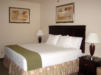Holiday Inn Express - King Bed