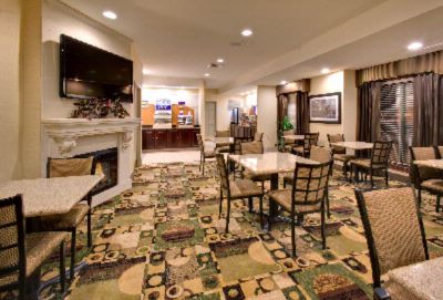 Holiday Inn Express Hotel & Suites - 