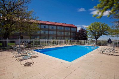 Best Western Chicago Hillside - Outdoor Pool