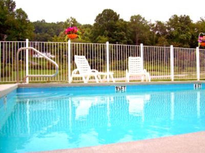 Outdoor Pool & Picnic Area