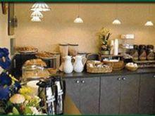 Guesthouse International Inns & Suites - 