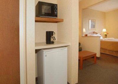 Comfort Suites Fishers - King Suite