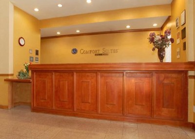 Comfort Suites Fishers - Front Desk