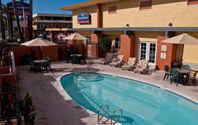 Howard Johnson San Diego Seaworld Airport - 