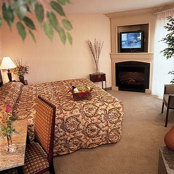Silver Cloud Hotel Broadway - King Jacuzzi Fireplace Room