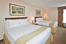Holiday Inn Express Flint / Campus Area - Two Queen Beds