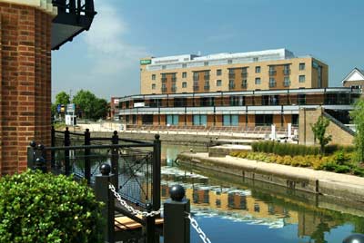 Holiday Inn London Brentford Lock - Hotel Seen From Across The Brentford Lock