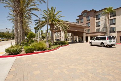 Country Inn & Suites by Carlson Ontario Mills - 