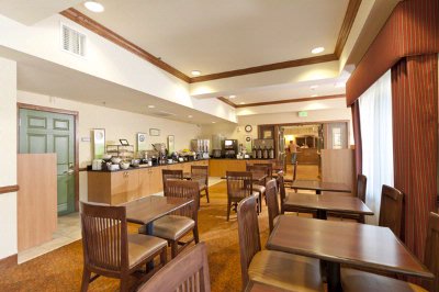Country Inn & Suites by Carlson Ontario Mills - 