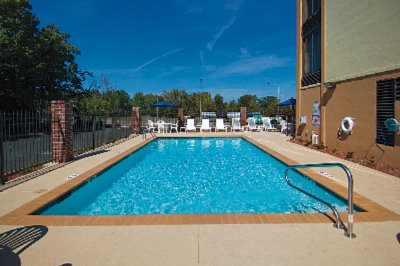 Quality Inn Shreveport - Enjoy The Pool