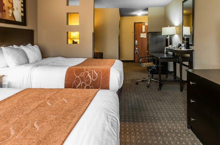 Suite With 2 Queen Size Beds