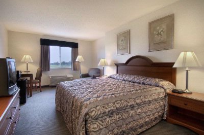 Baymont Inn & Suites Rickenbacker - 