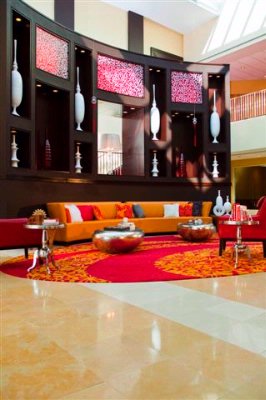 Renaissance Woodbridge Hotel - Lobby