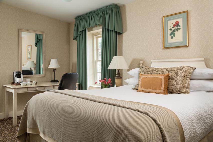 Linden Row Inn - Spa-style Granite Bathrooms In All Rooms