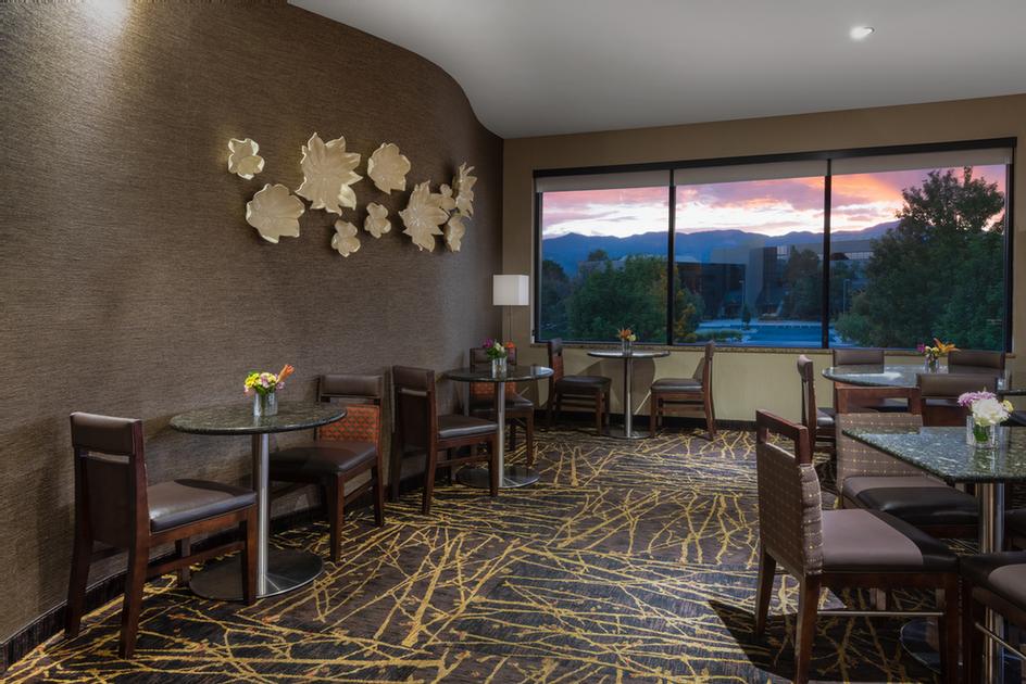 Radisson Hotel Colorado Springs Airport - Oversized Guest Room