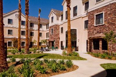 Staybridge Suites Palmdale - Courtyard