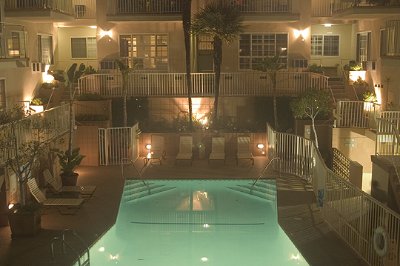 Magic Castle Hotel - Hotel Pool At Night