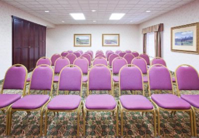 Holiday Inn Express Hotel & Suites - 