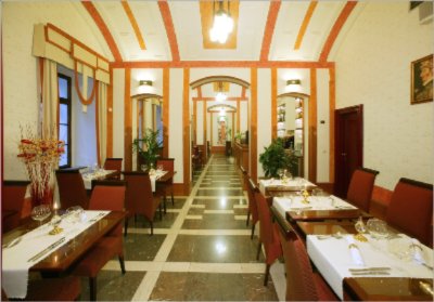 Best Western Premier Hotel Majestic Plaza - 