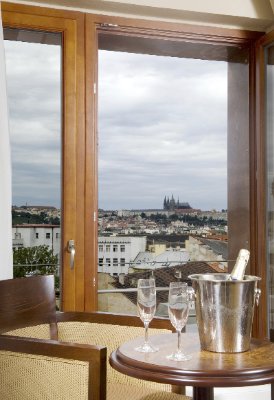 Best Western Premier Hotel Majestic Plaza - 