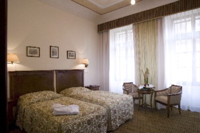 Best Western Premier Hotel Majestic Plaza - 
