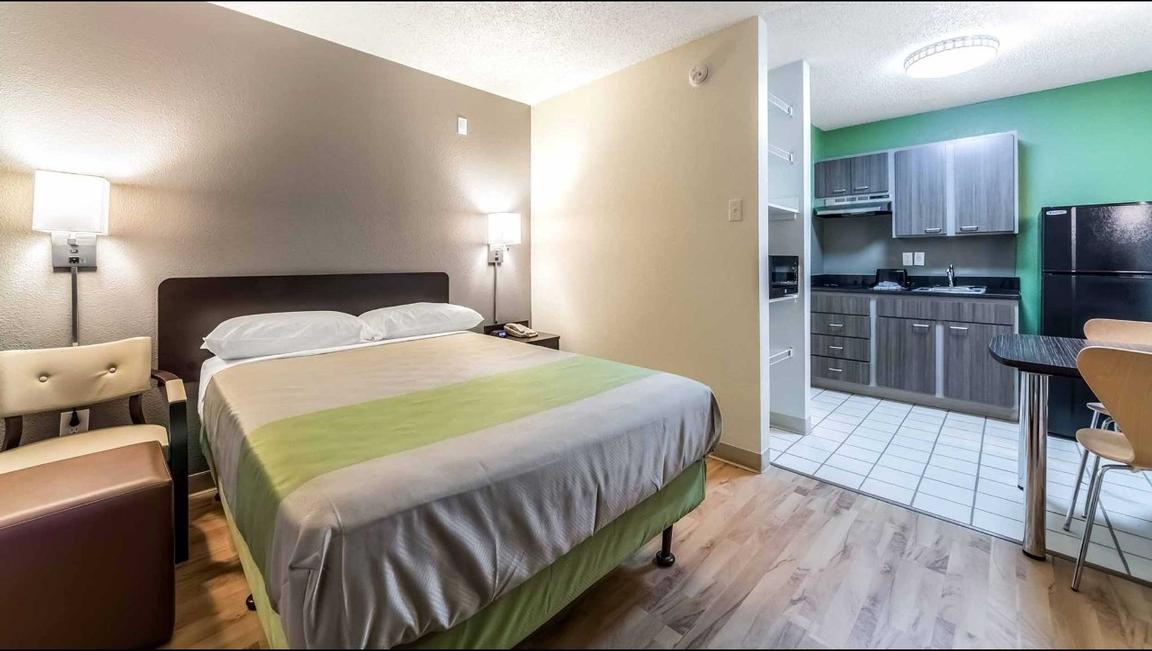Studio 6 Extended Stay - 