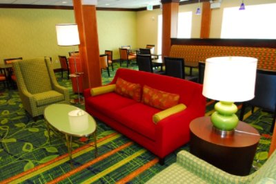 Fairfield Inn & Suites Baltimore White Marsh - Sitting Area Infront Of Fireplace