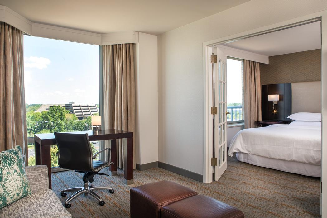 Sheraton Suites Chicago Elk Grove - 