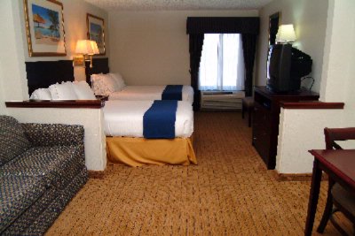 Holiday Inn Express Rocky Point - King Suite