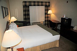 Holiday Inn Express Inn & Suites - 