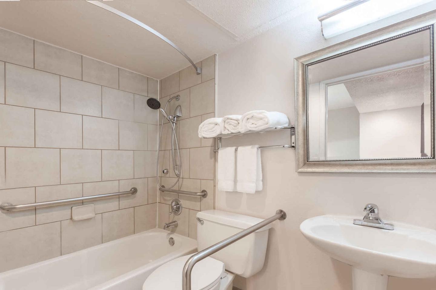 Hawthorn Suites Dallas Market Center - 