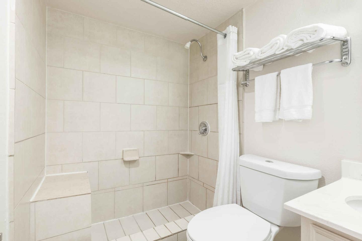 Hawthorn Suites Dallas Market Center - 