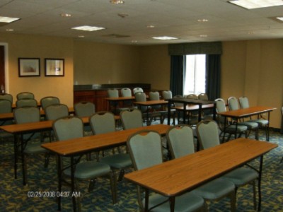 Holiday Inn Express - 