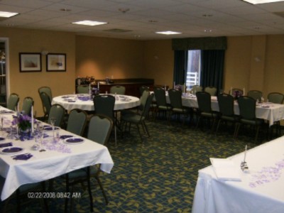 Holiday Inn Express - 