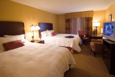 Hampton Inn & Suites Airport - 2 Queen Bed Standard