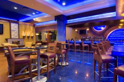 Hilton Carillon Park - Contemporary Luna Restaurant & Lounge Located Onsite