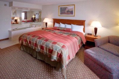 Best Western Laurel Park Suites - King Jacuzzi Suite - Come See Our New Look!