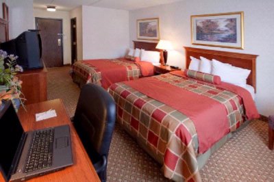 Best Western Laurel Park Suites - Traditional Room With Two Double Beds