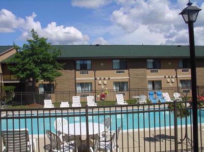 Best Western Laurel Park Suites - Come Enjoy Our Outdoor Heated Pool!