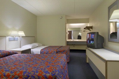 Red Roof Inn Flint / Bishop Airport - Standard 2 Bed Room