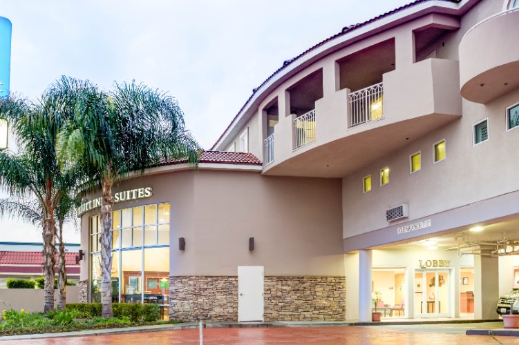 Comfort Inn & Suites - 