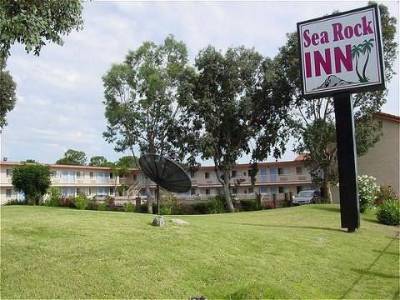 Sea Rock Inn - 