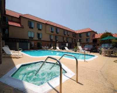 Comfort Inn & Suites - 