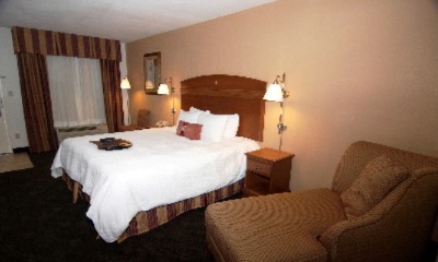 Hampton Inn - King Room With Chaise Lounge