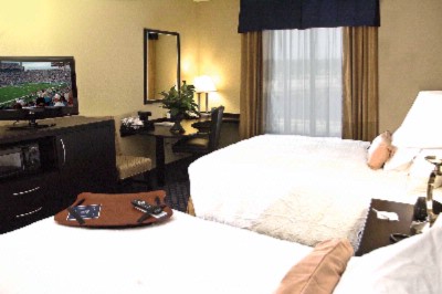 Hampton Inn & Suites - Comfortable Room With 2 Queen Beds; Can Sleep 4 Equipped With Microwave And Refrigerator.
