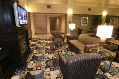 Hampton Inn & Suites - 